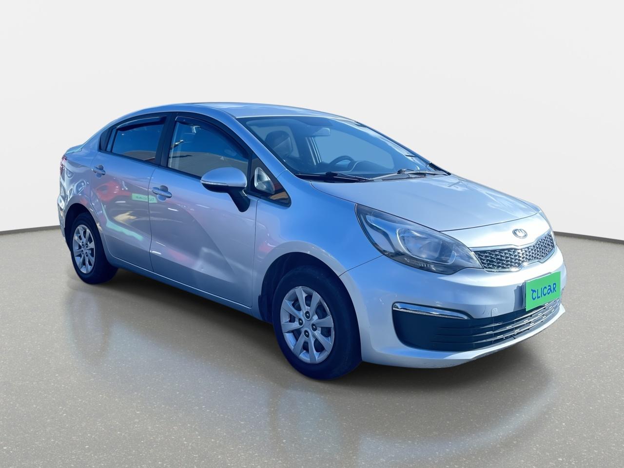 Automovil Kia Rio4