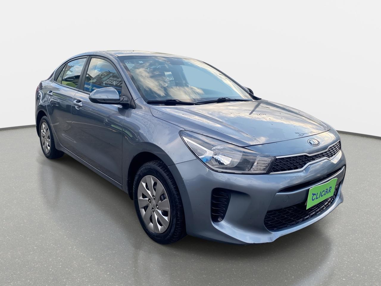 Automovil Kia Rio4