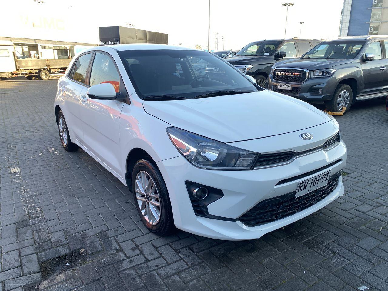 Automovil Kia Rio 5